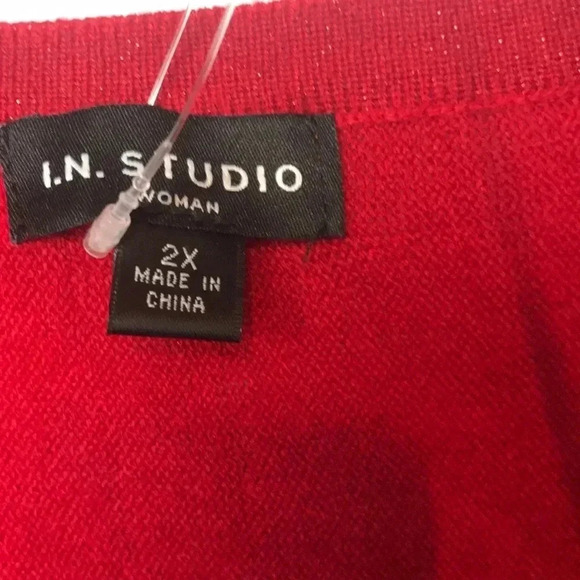 IN STUDIO WO SZ 2X RED METALLIC SWEATER & CHRISTMAS ACCENT NECKLACE - Picture 3 of 11